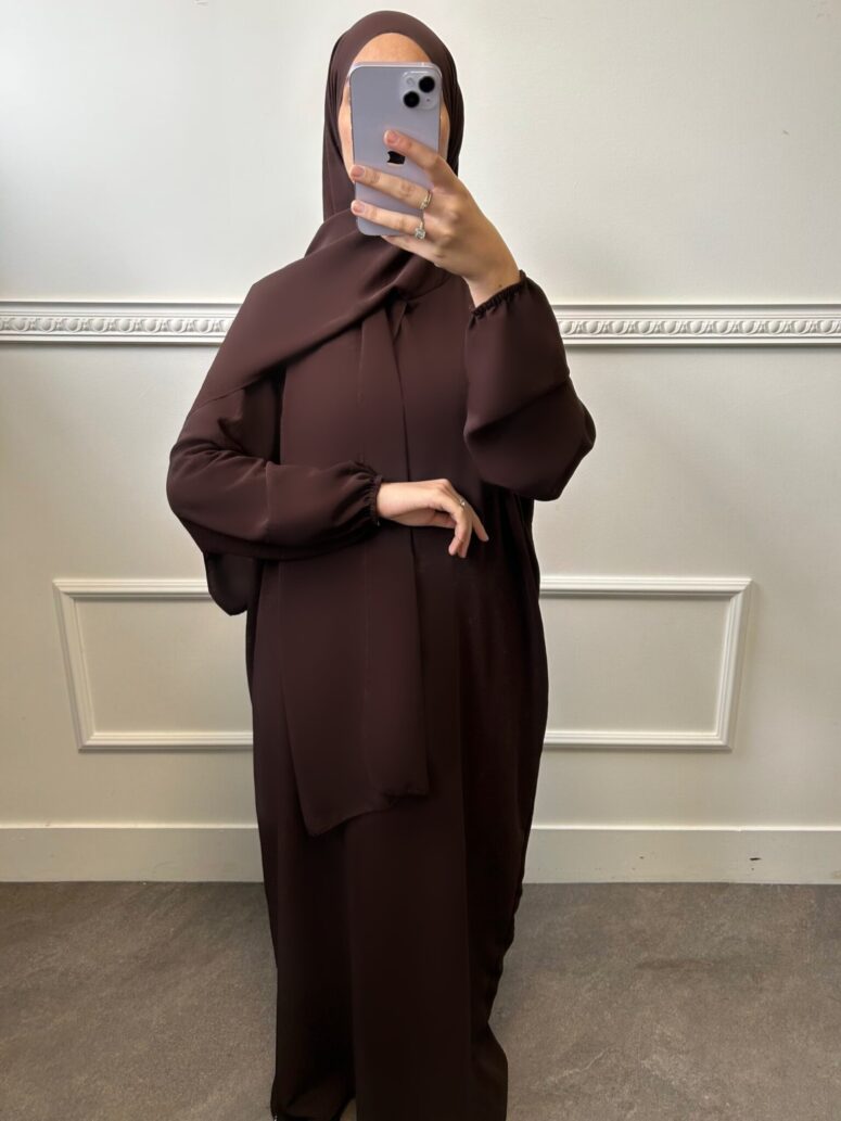 Abaya robe pour femme musulmane mastour voile intégré soie de medine marron chocolat manche ballon